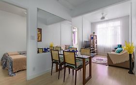 PERFEITO 2 Quartos a pé Praia de Copacabana, wifi, ar, lavanderia e cozinha completa